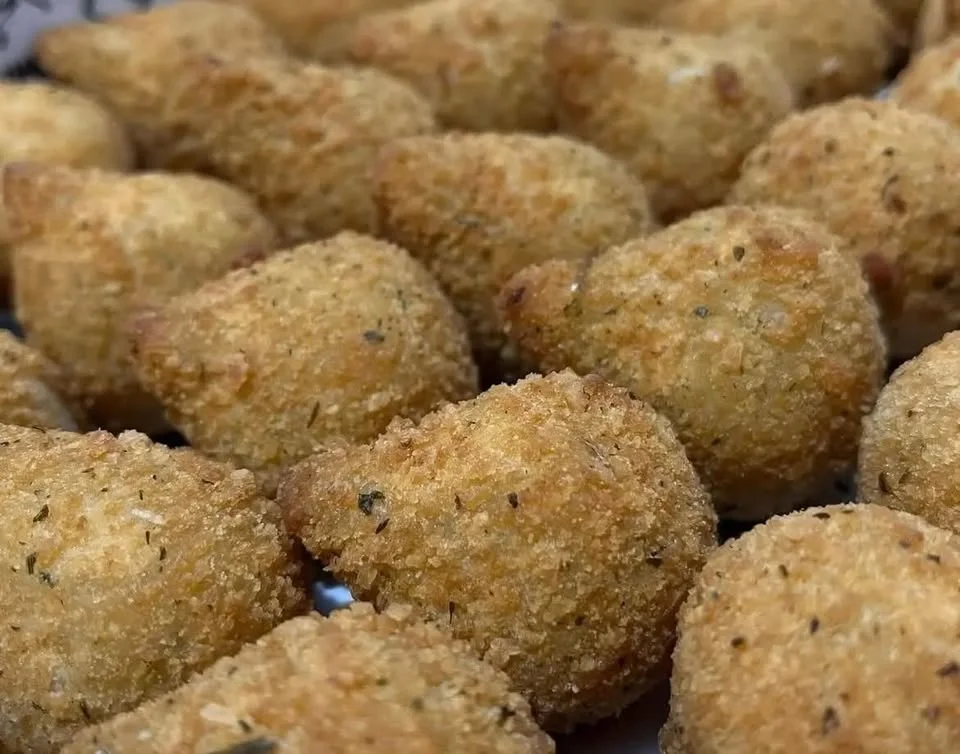 Coxinha de frango com massa de batata doce